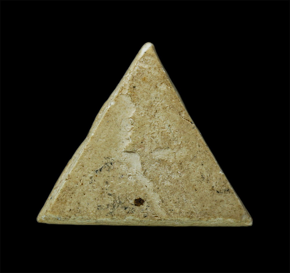 22Nov24 (115)p.jpg - พระสมเด็จ พิมพ์สามเหลี่ยม เนื้อผงเก่า พระขนาดเล็ก ไม่ทราบที่ | https://kamulet.in.th